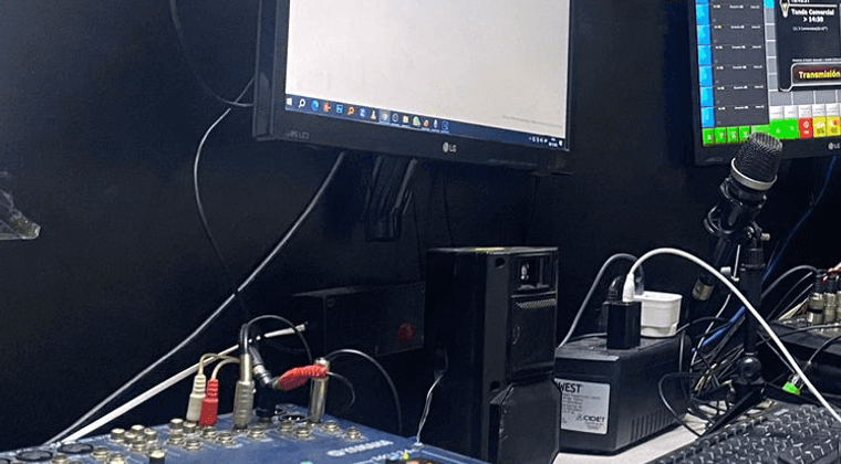 RADIO CONTACTO 1080 AM "LA ESENCIA DE MANTA EN OLAS"
